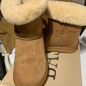 Koolaburra Chestnut Ankle Boots with Cozy Lining